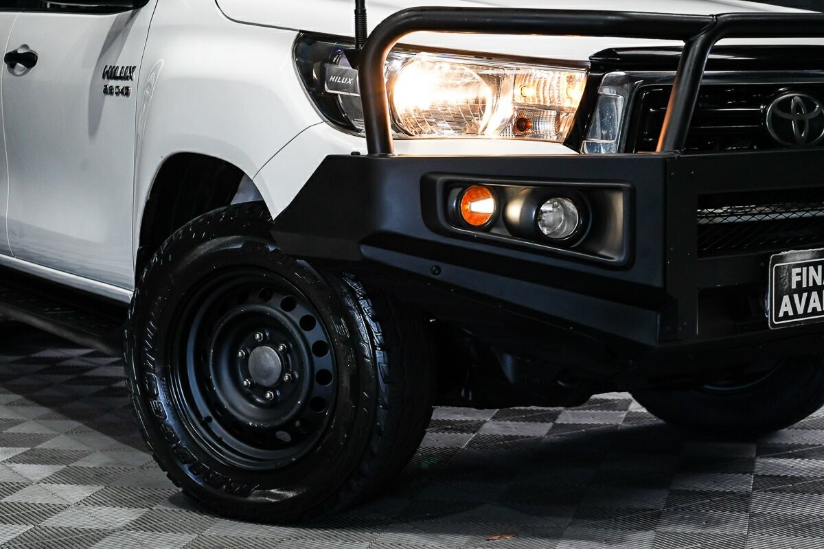 Toyota Hilux image 2