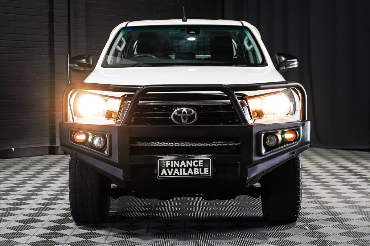 Toyota Hilux image 3