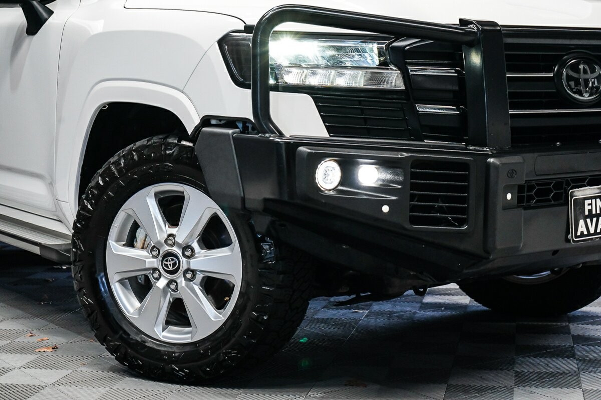 Toyota Landcruiser image 2