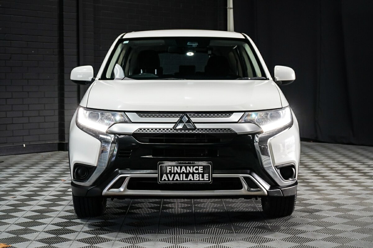 Mitsubishi Outlander image 3