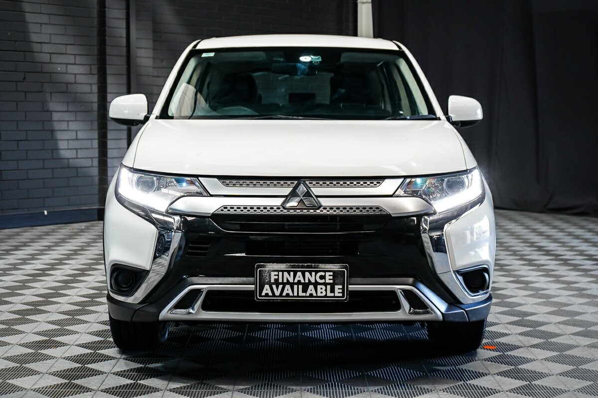 Mitsubishi Outlander image 3