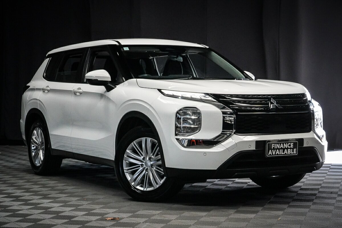 Mitsubishi Outlander image 1