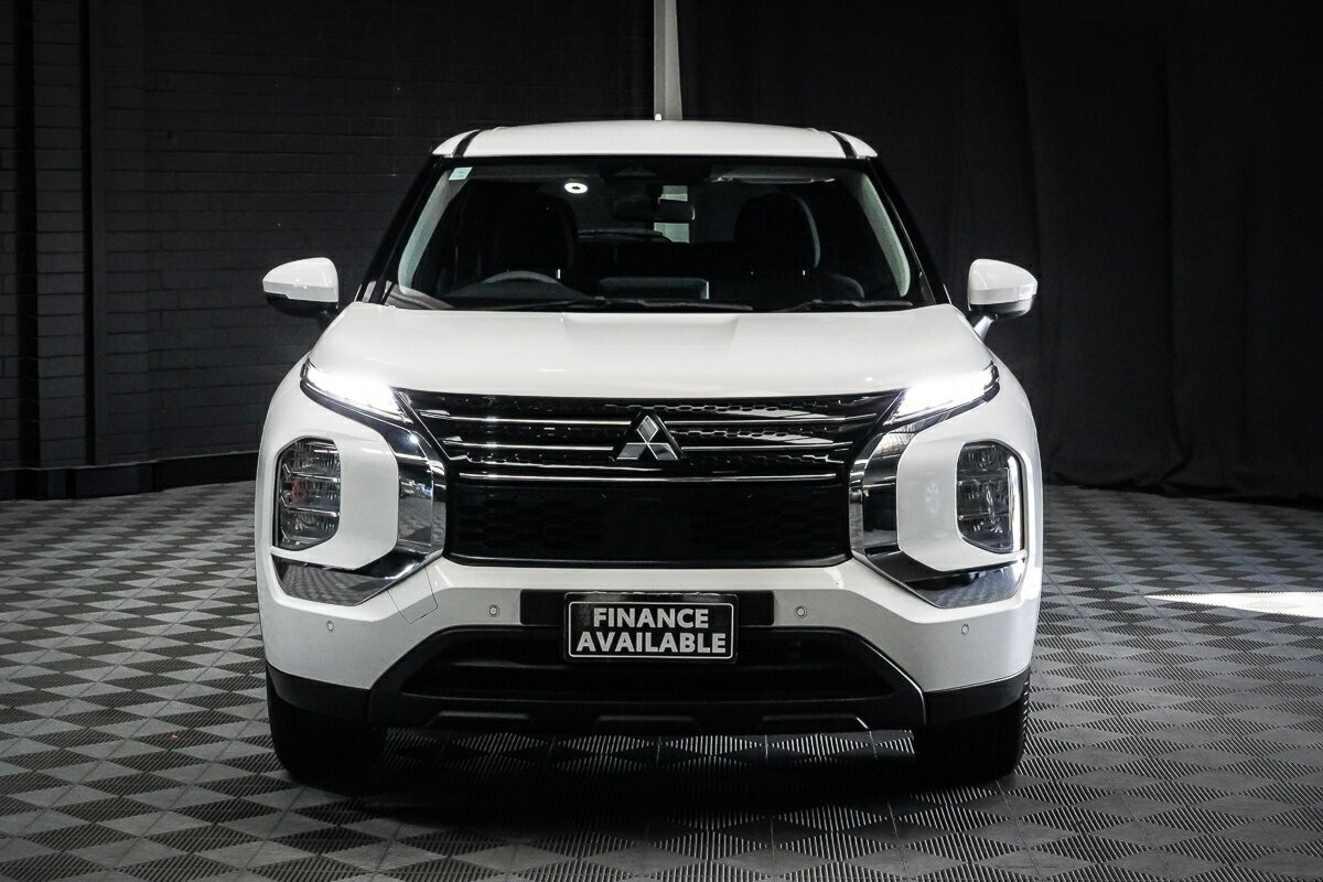 Mitsubishi Outlander image 3