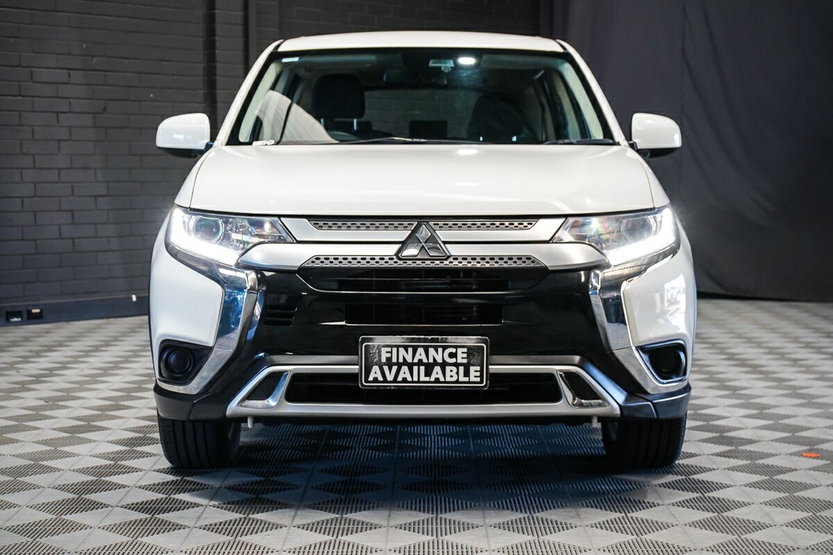 Mitsubishi Outlander image 3