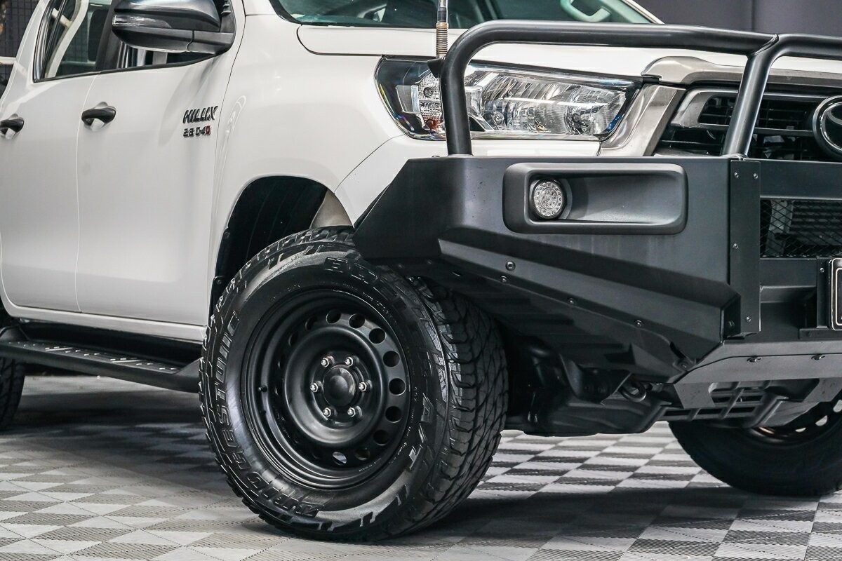 Toyota Hilux image 2