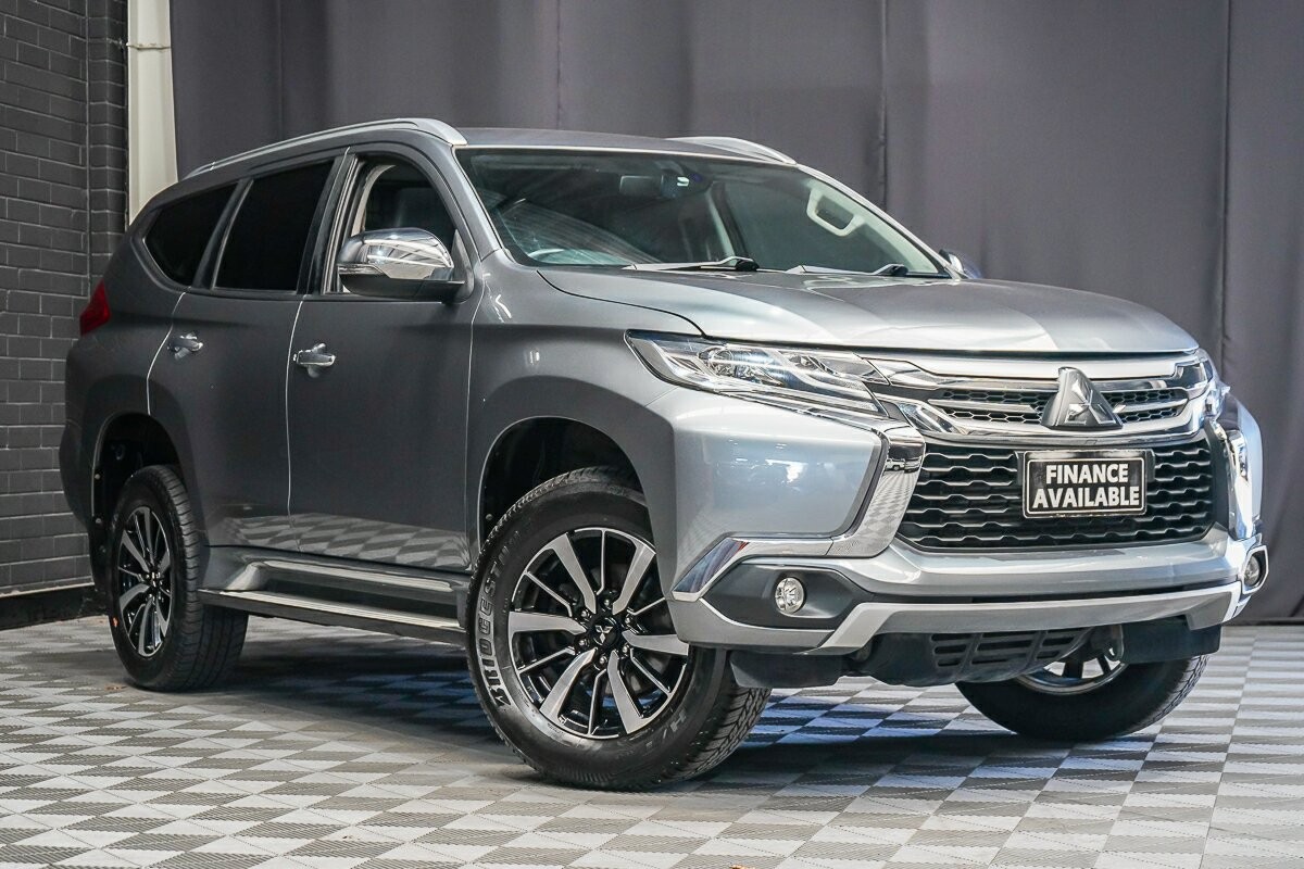 Mitsubishi Pajero Sport image 1