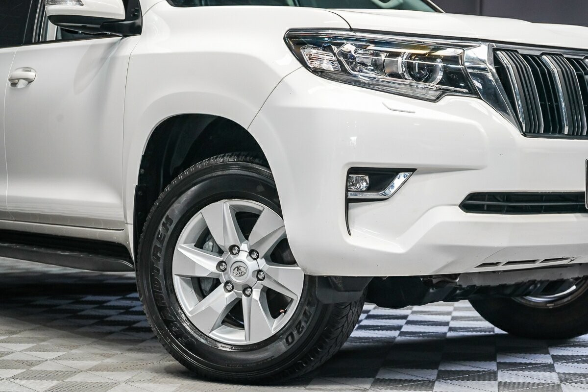 Toyota Landcruiser Prado image 2