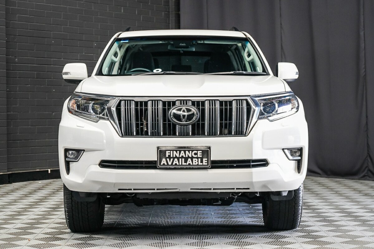Toyota Landcruiser Prado image 3