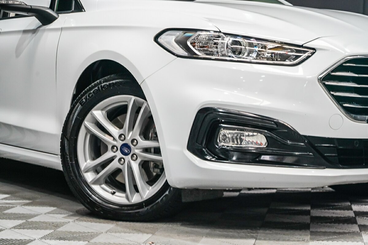 Ford Mondeo image 2