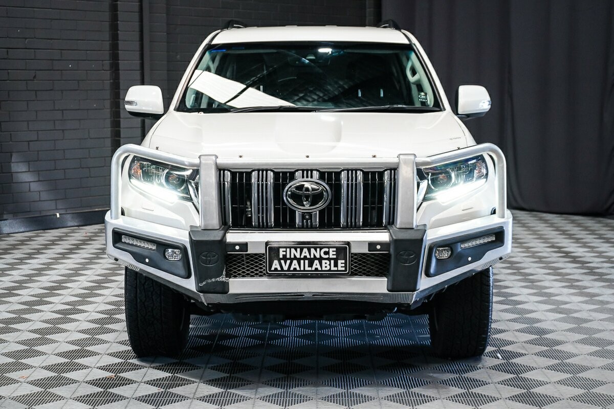 Toyota Landcruiser Prado image 3