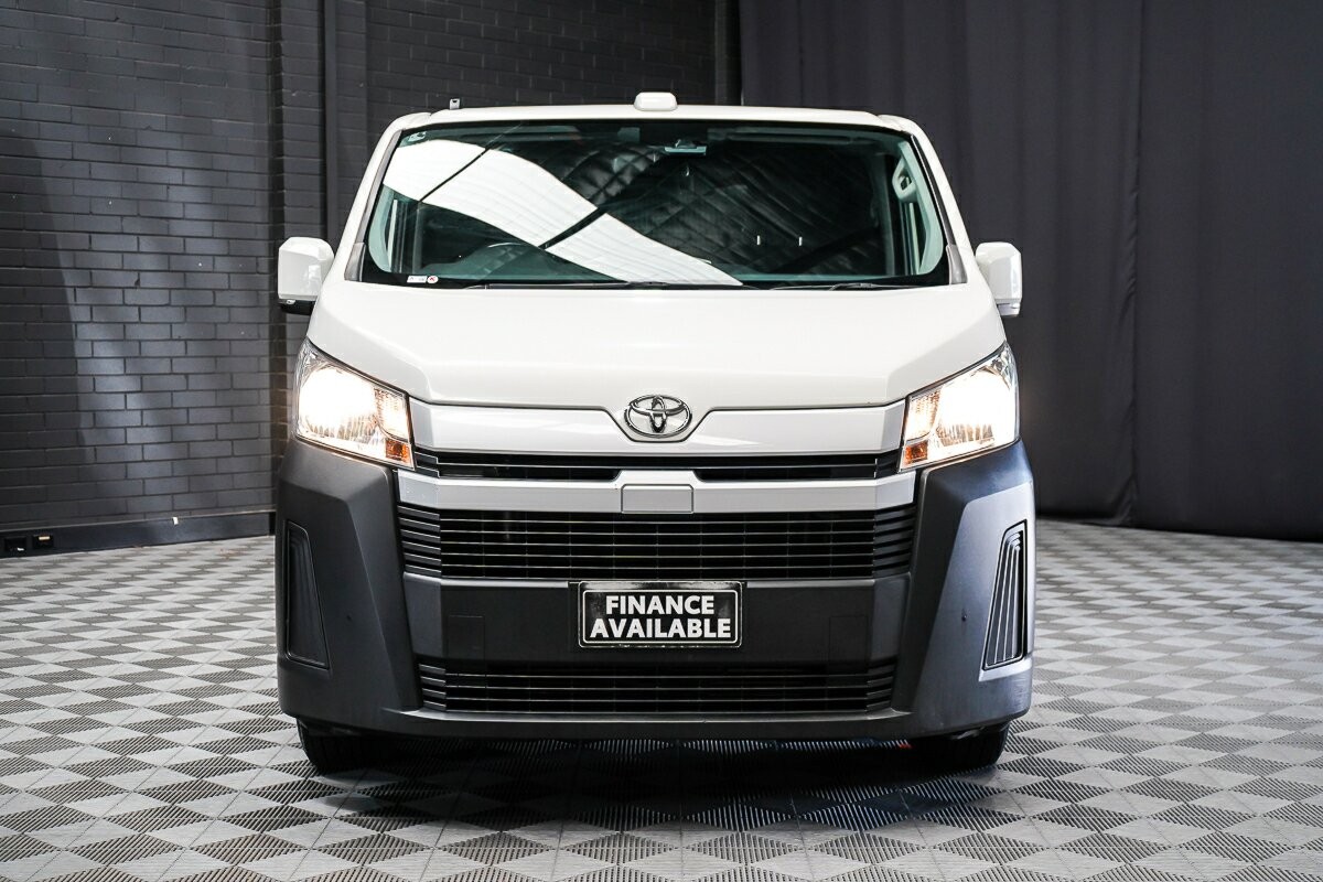 Toyota Hiace image 3