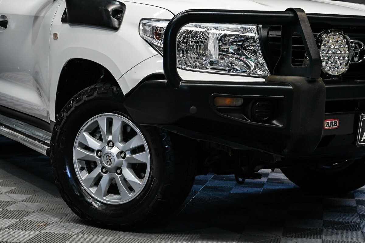 Toyota Landcruiser image 2