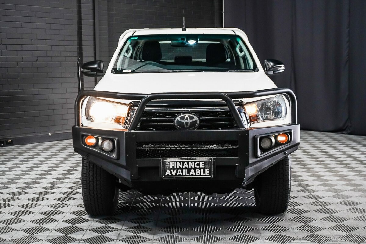 Toyota Hilux image 3