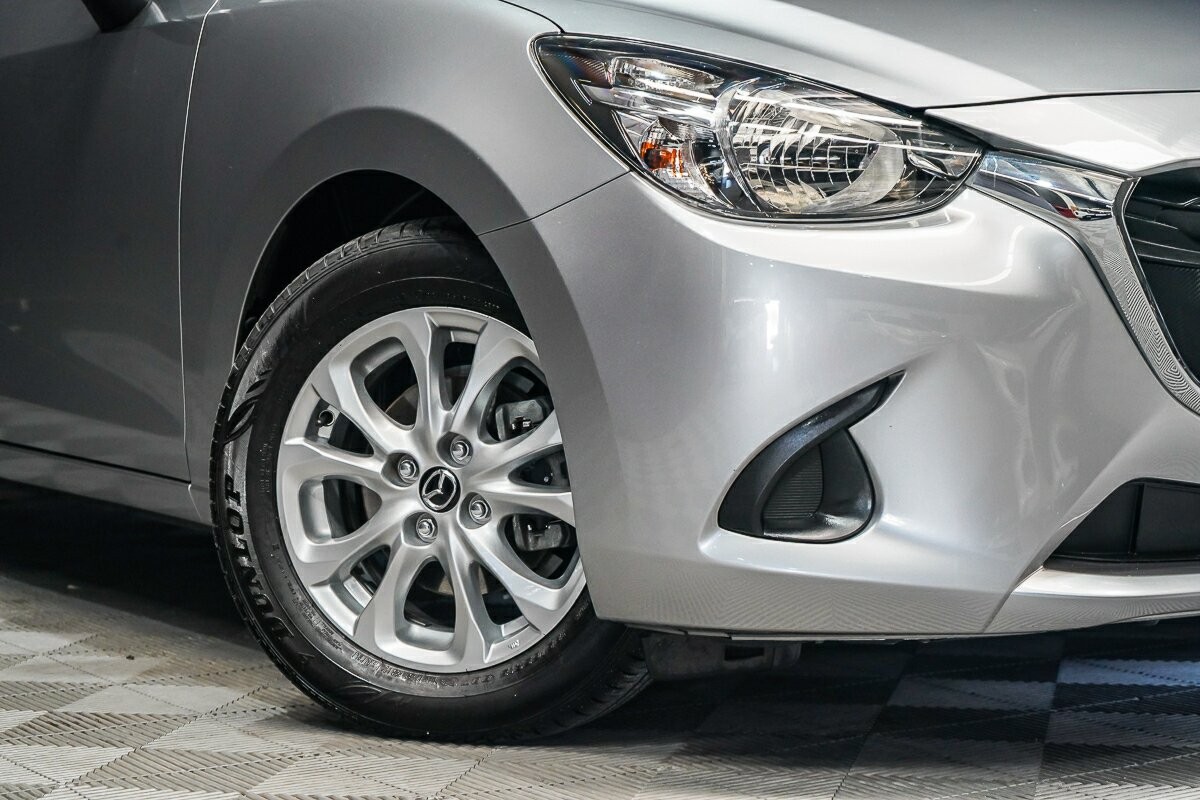 Mazda 2 image 2