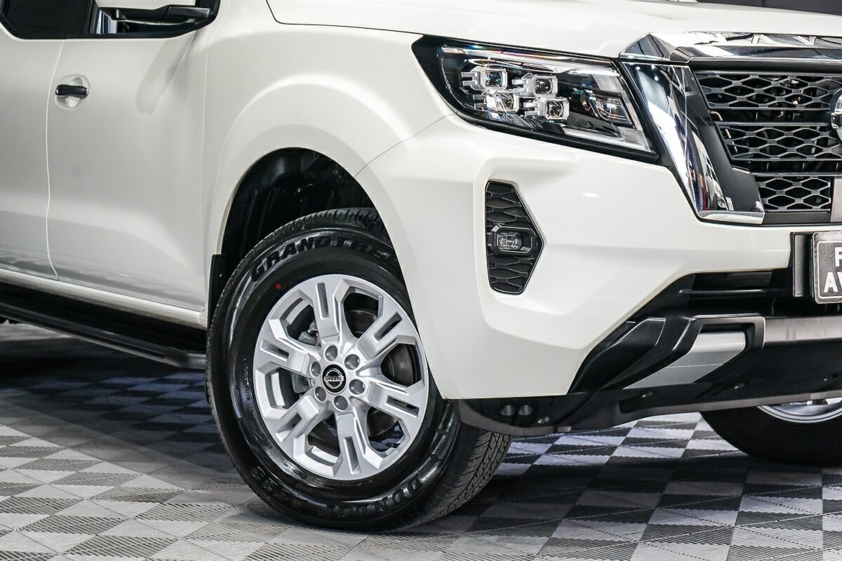 Nissan Navara image 2