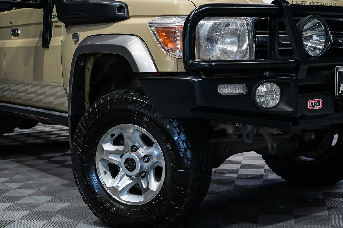 Toyota Landcruiser image 2