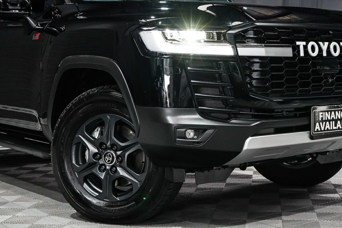 Toyota Landcruiser image 2