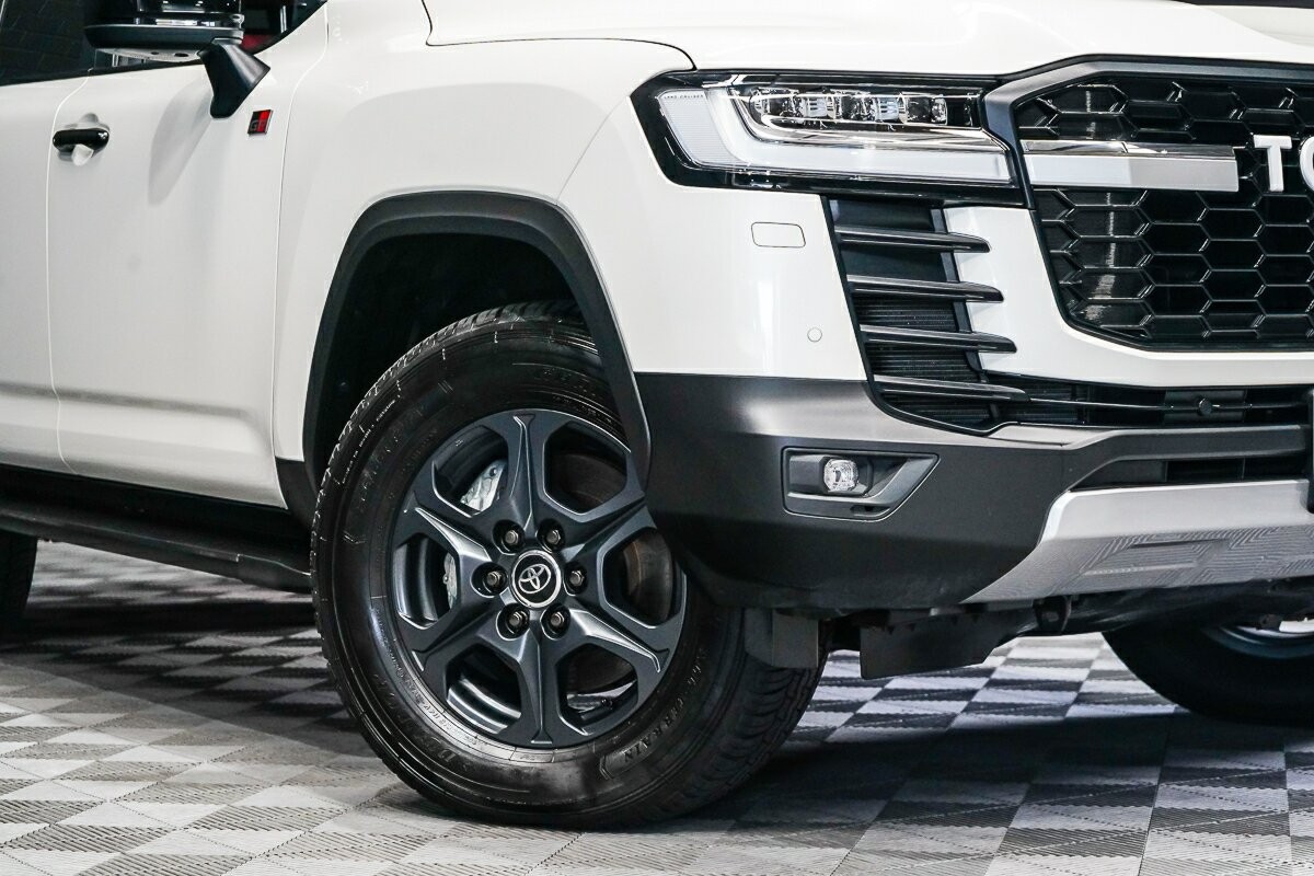 Toyota Landcruiser image 2