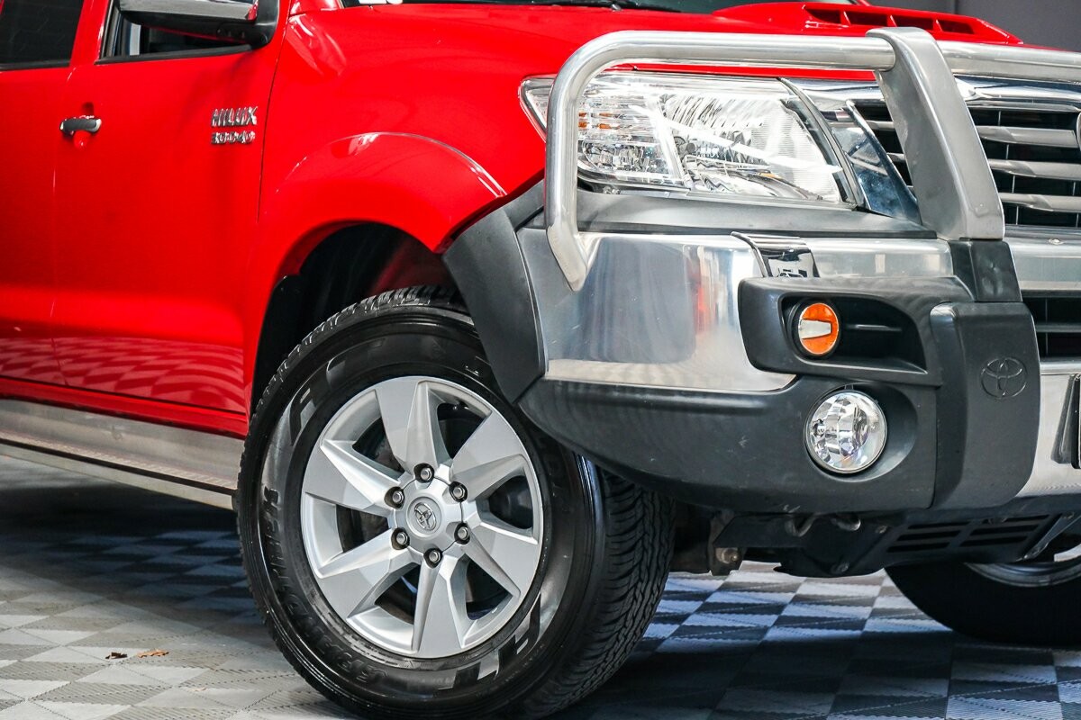 Toyota Hilux image 2