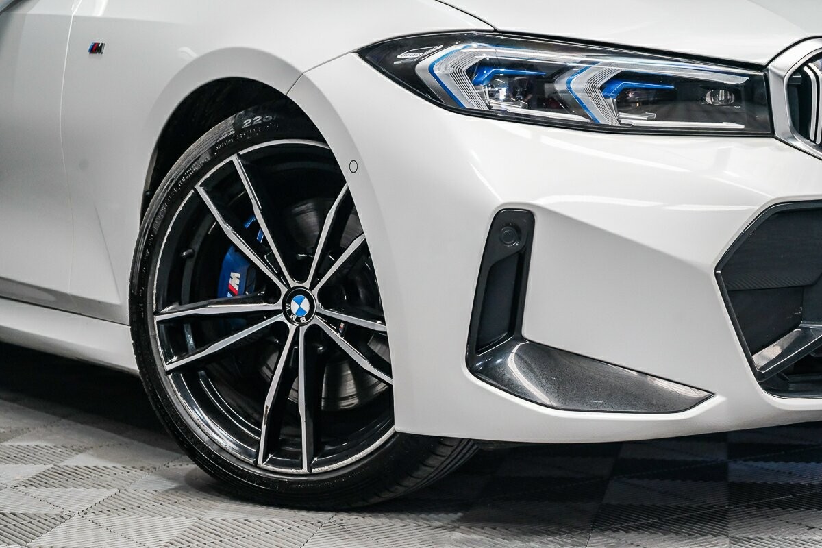 BMW 3 Series image 2