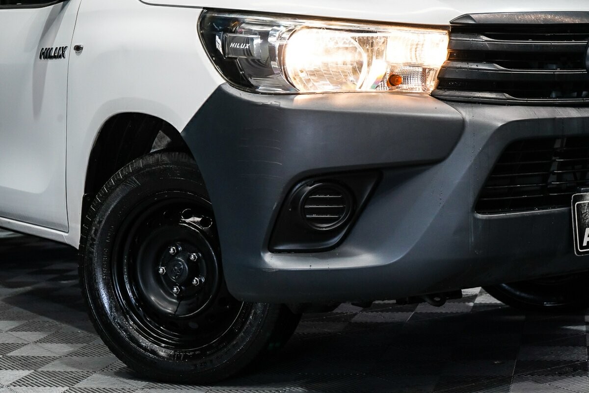 Toyota Hilux image 2