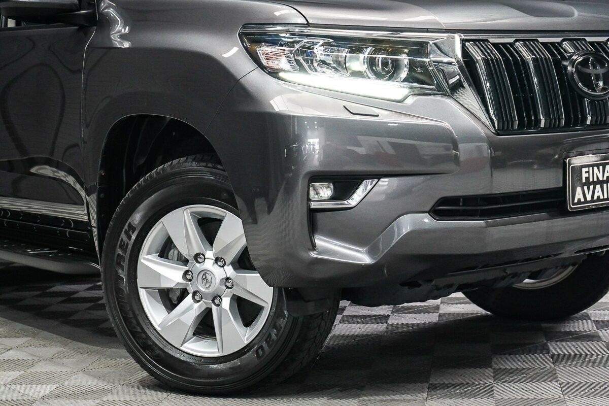 Toyota Landcruiser Prado image 2