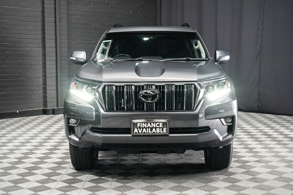 Toyota Landcruiser Prado image 3