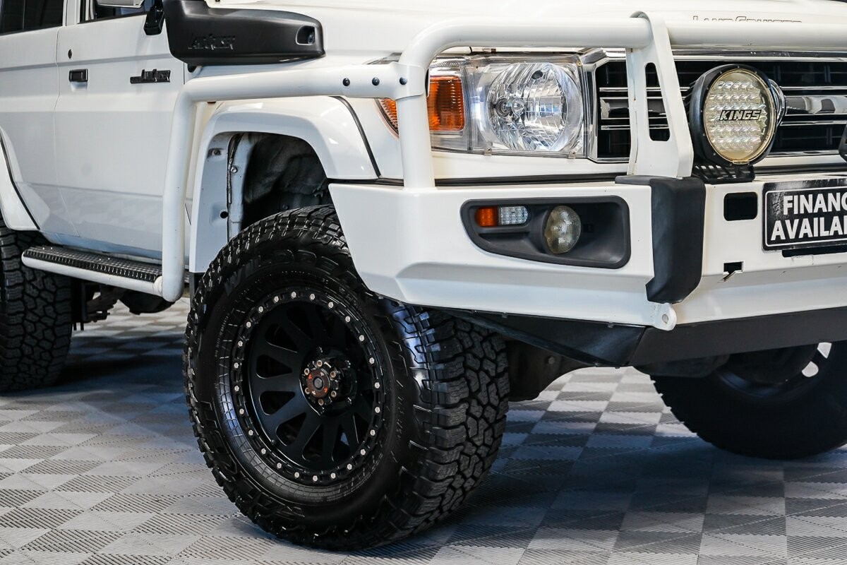 Toyota Landcruiser image 2