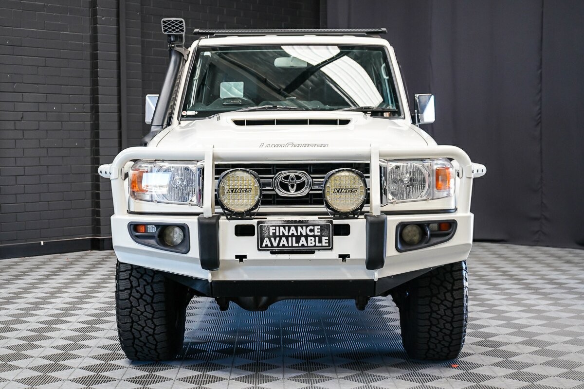 Toyota Landcruiser image 3