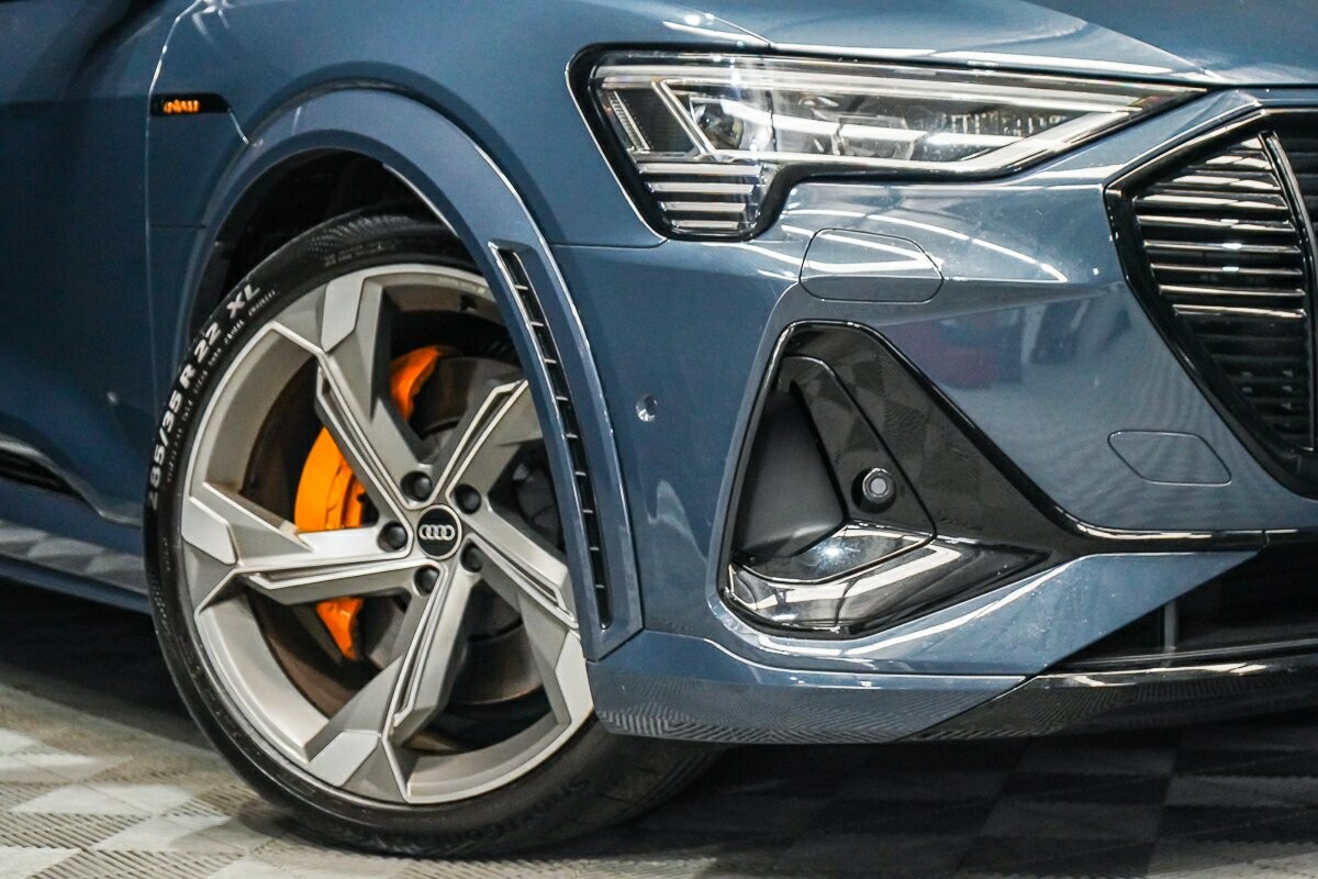 Audi E-tron image 2