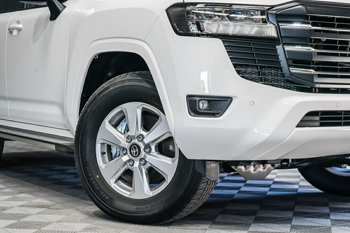 Toyota Landcruiser image 2