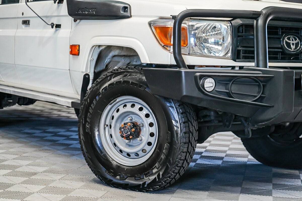 Toyota Landcruiser image 2