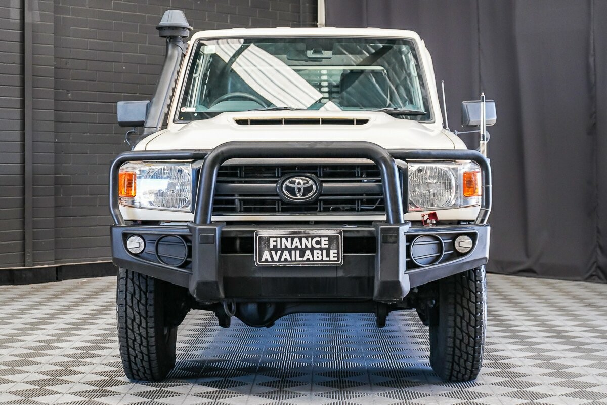 Toyota Landcruiser image 3