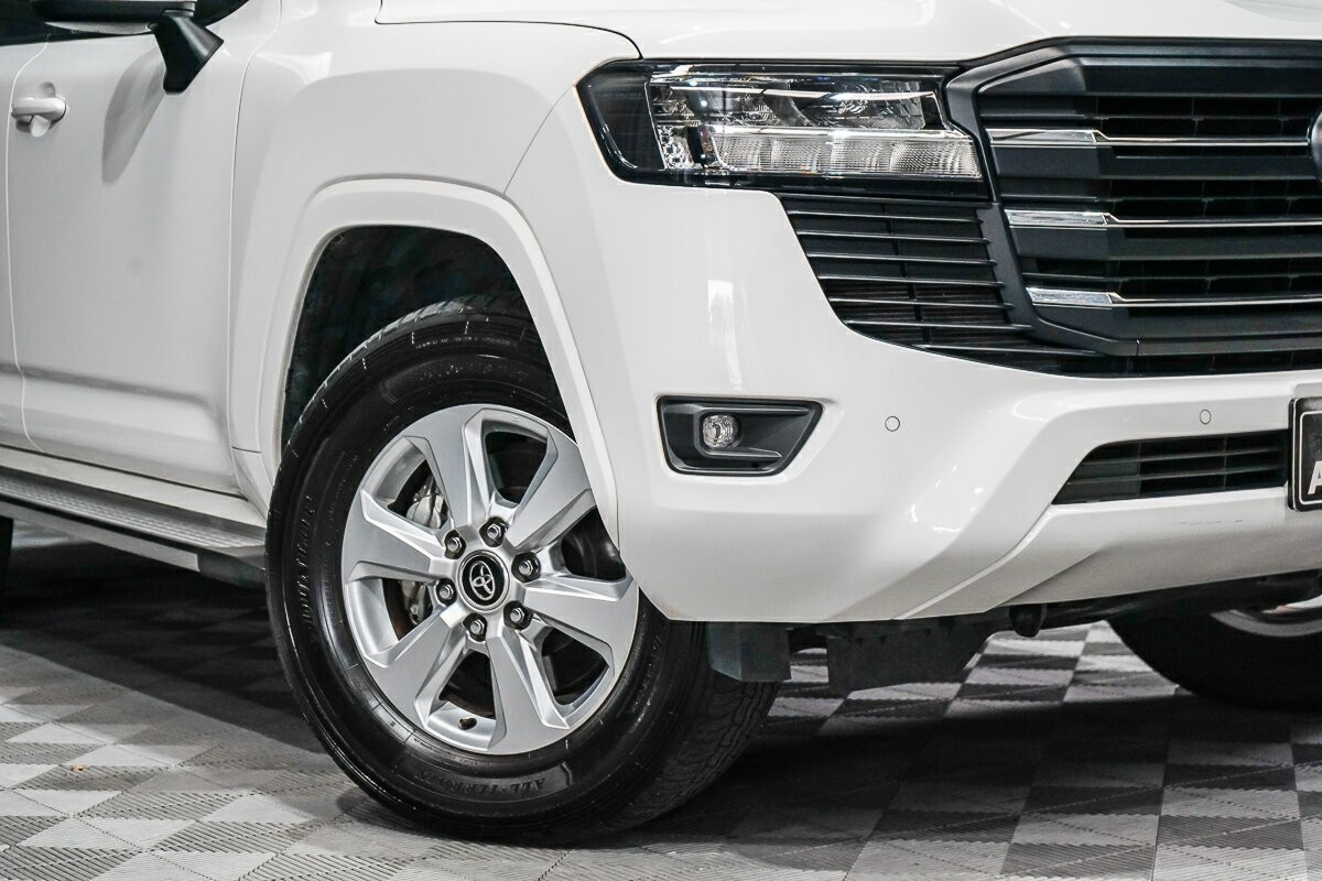 Toyota Landcruiser image 2