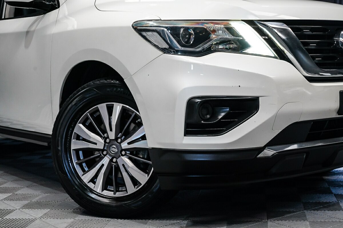 Nissan Pathfinder image 2