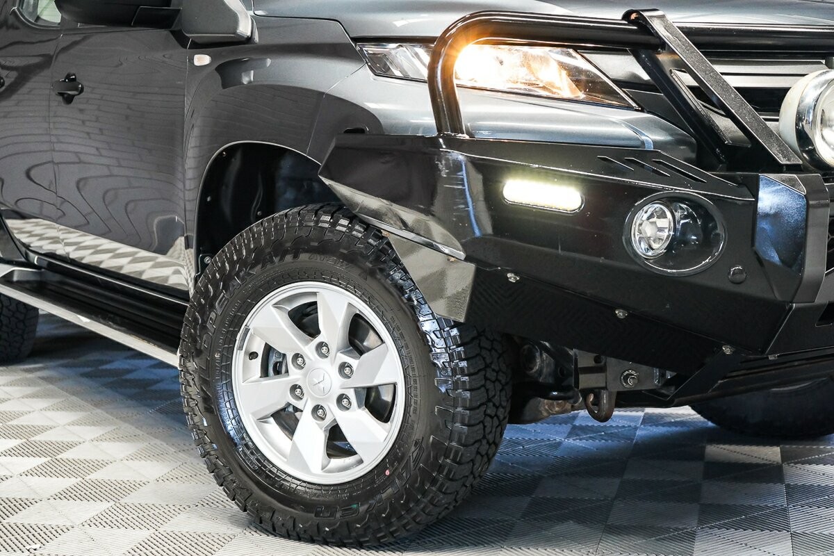 Mitsubishi Triton image 2