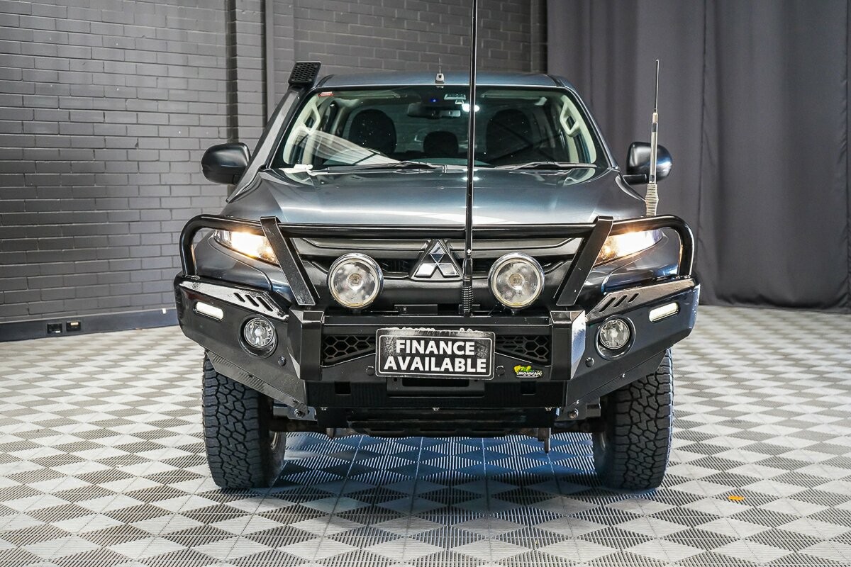 Mitsubishi Triton image 3