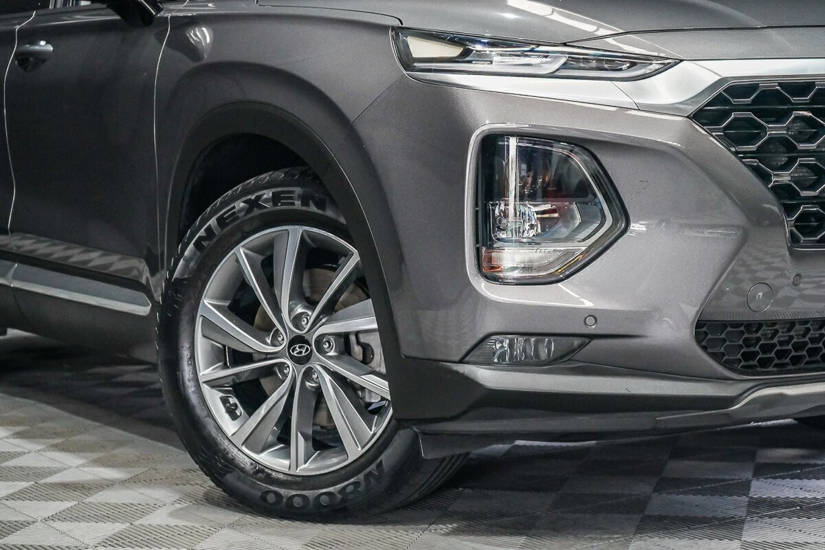 Hyundai Santa Fe image 2