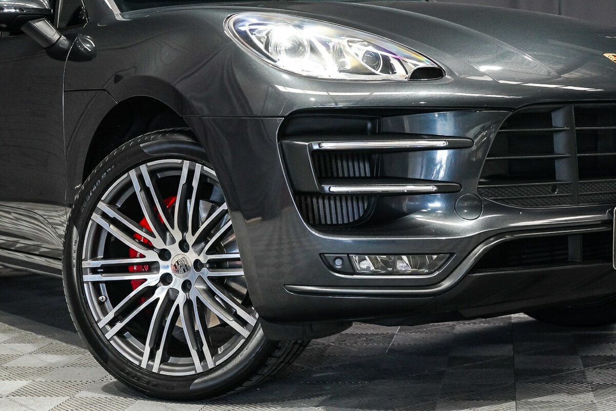 Porsche Macan image 2