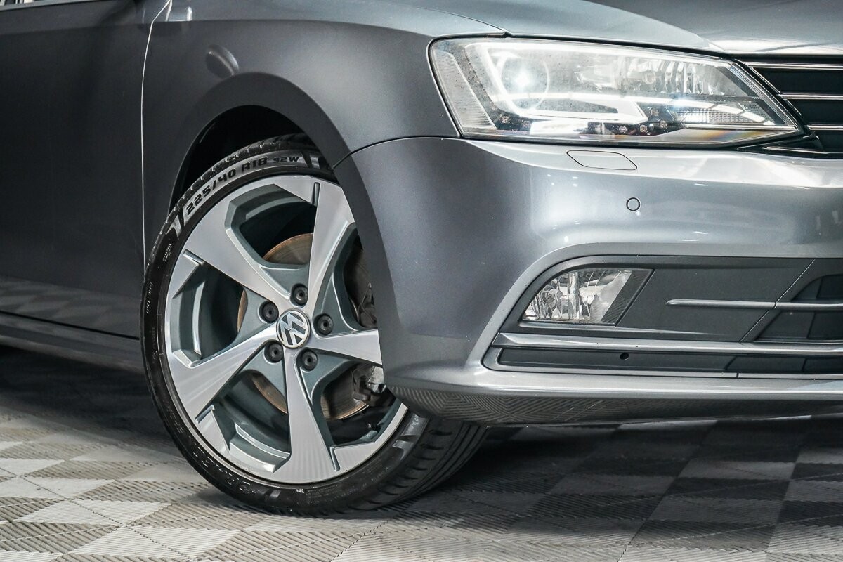 Volkswagen Jetta image 2