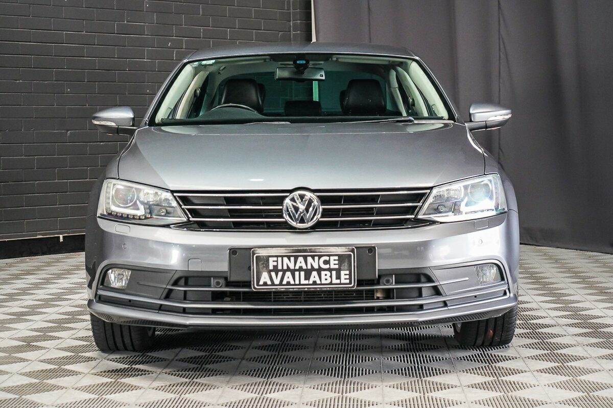 Volkswagen Jetta image 3