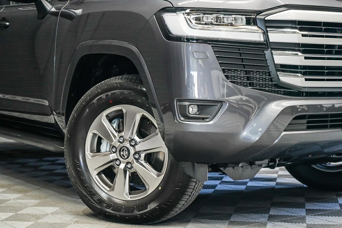 Toyota Landcruiser image 2