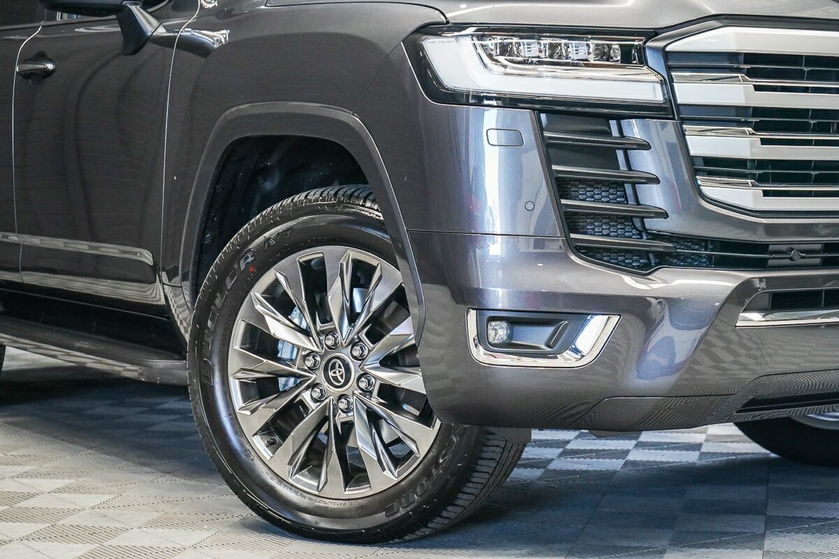 Toyota Landcruiser image 2