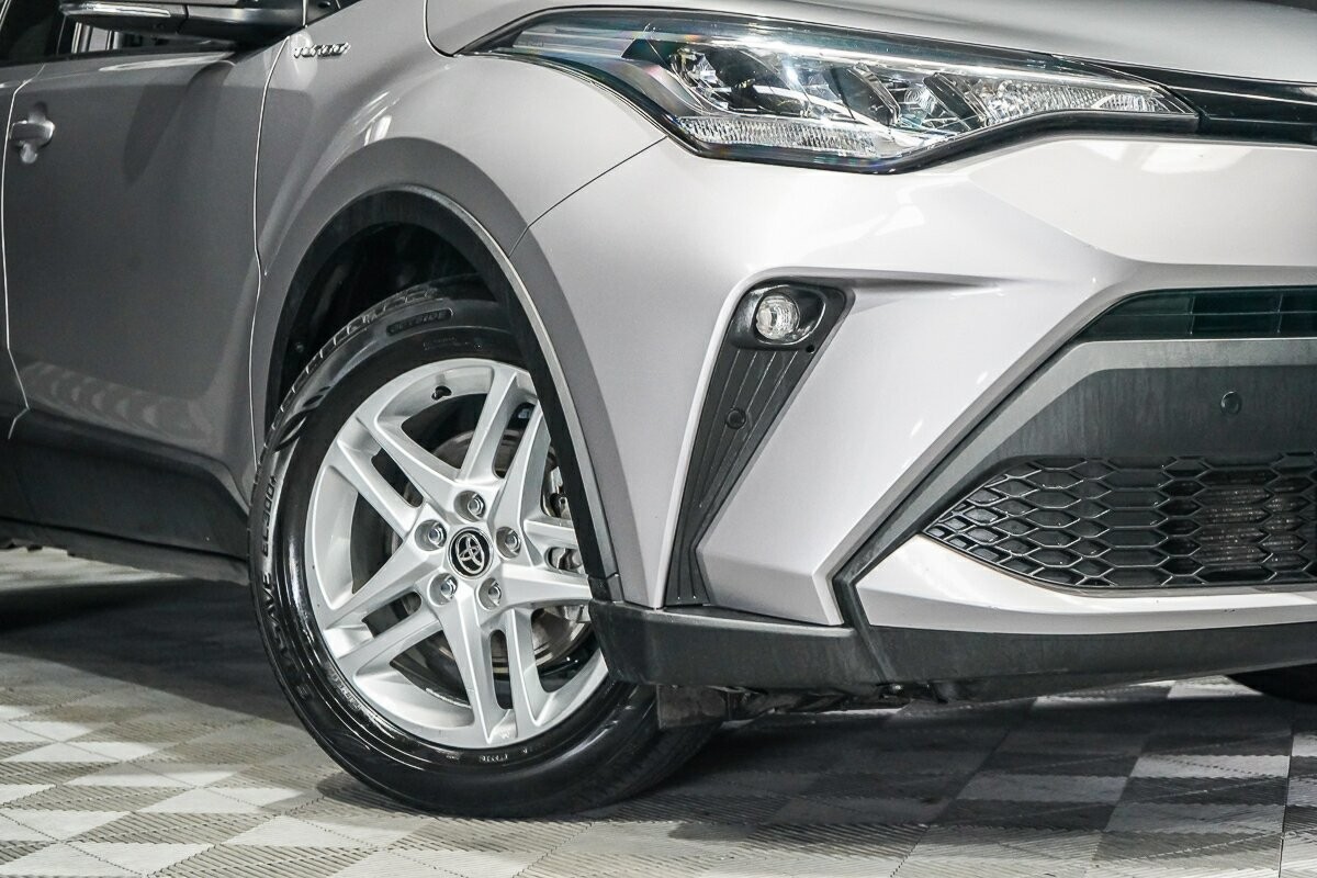 Toyota C-hr image 2