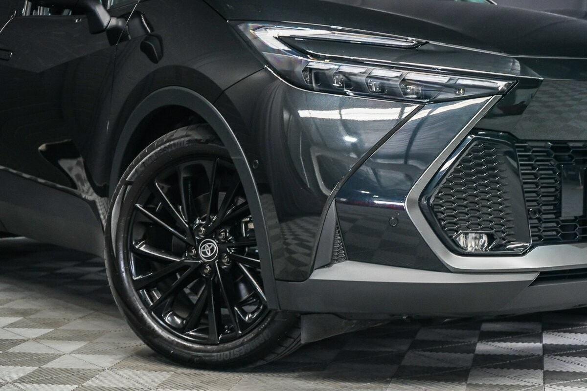 Toyota C-hr image 2