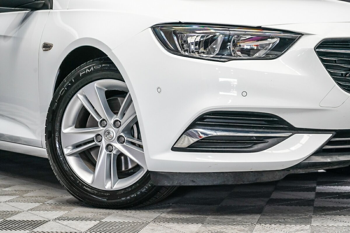 Holden Commodore image 2