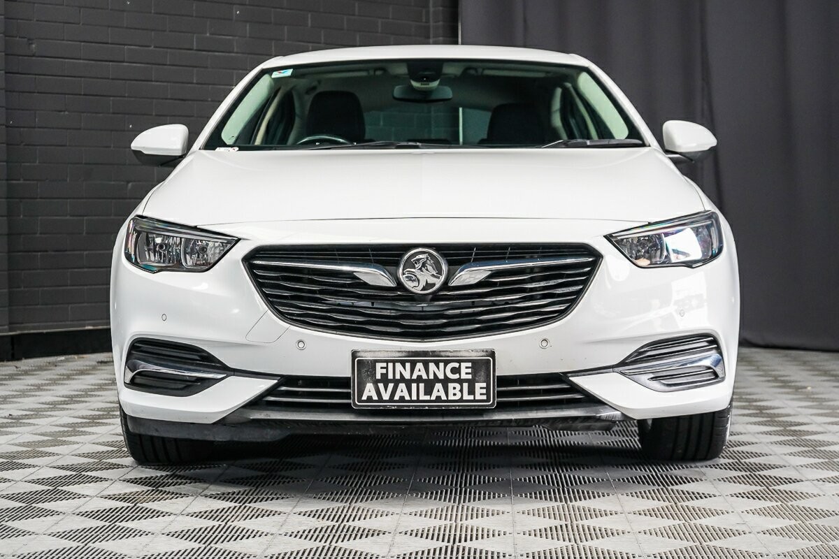 Holden Commodore image 3