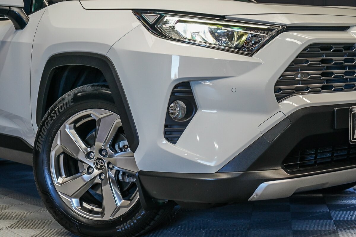 Toyota Rav4 image 2