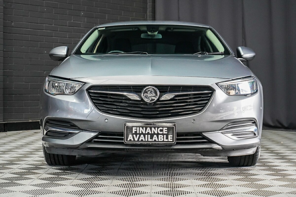 Holden Commodore image 3