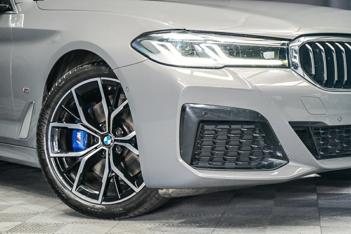 BMW 5 Series image 2